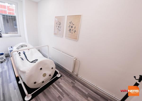 Ponúkam Vám na prenájom zrekonštruované priestory vhodné ako obchodné, kancelárske a aj zdravotnícke, na Levočskej ulici s dvoma parkovacími miestami.