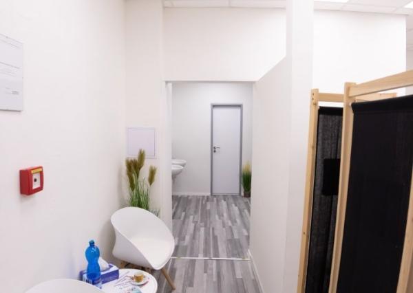 Ponúkam Vám na prenájom zrekonštruované priestory vhodné ako obchodné, kancelárske a aj zdravotnícke, na Levočskej ulici s dvoma parkovacími miestami.