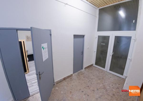 Ponúkam Vám na prenájom zrekonštruované priestory vhodné ako obchodné, kancelárske a aj zdravotnícke, na Levočskej ulici s dvoma parkovacími miestami.