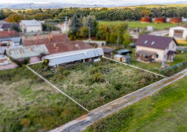 Exkluzívne na predaj stavebný pozemok , 758 m2, Čečejovce