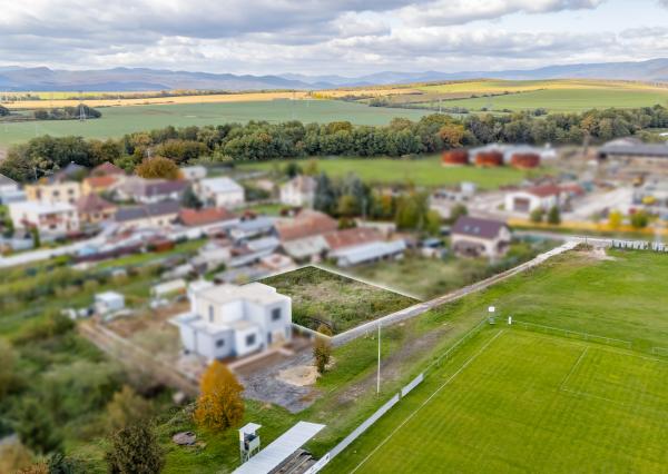 Exkluzívne  na predaj stavebný pozemok, 758 m2, Čečejovce