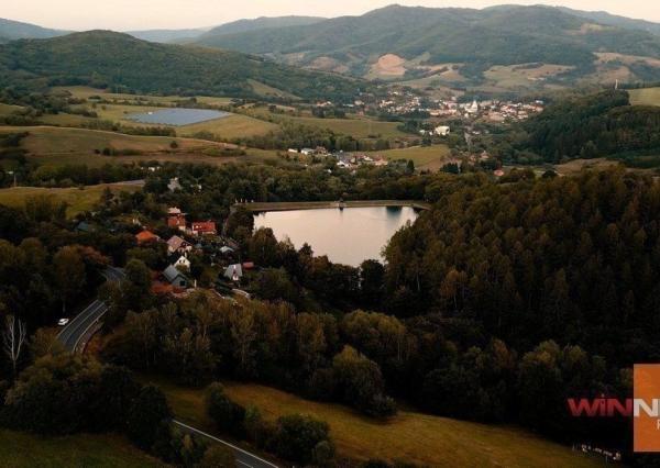 NOVÁ CENA! Exkluzívne na predaj slnečný stavebný pozemok v blízkosti Belianskeho jazera, Banská Štiavnica