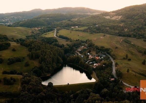 NOVÁ CENA! Exkluzívne na predaj slnečný stavebný pozemok v blízkosti Belianskeho jazera, Banská Štiavnica