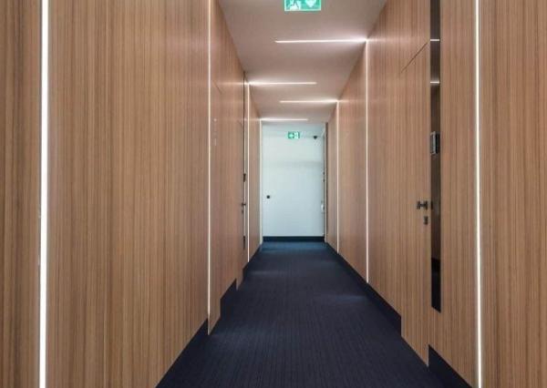 Reprezentatívny kancelársky/obchodný priestor v novostavbe v blízkosti centra mesta, 100 m2, parking, Dunajská, Košice