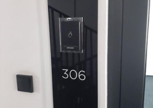 Reprezentatívny kancelársky/obchodný priestor v novostavbe v blízkosti centra mesta, 100 m2, parking, Dunajská, Košice