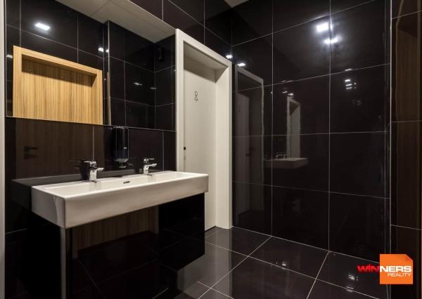 Reprezentatívny kancelársky/obchodný priestor v novostavbe v blízkosti centra mesta, 122,5 m2, parking, Dunajská, Košice