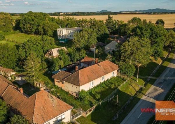 EXKLUZÍVNE na predaj rodinný dom s rozsiahlym pozemkom v obci Čermany, okres Topoľčany