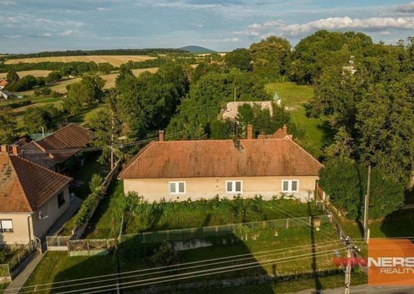 EXKLUZÍVNE na predaj rodinný dom s rozsiahlym pozemkom v obci Čermany, okres Topoľčany