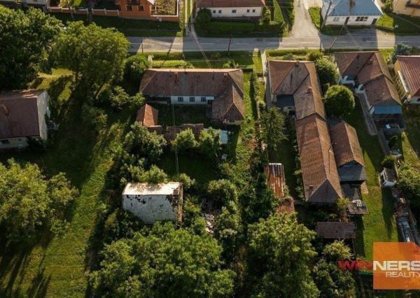 EXKLUZÍVNE na predaj rodinný dom s rozsiahlym pozemkom v obci Čermany, okres Topoľčany