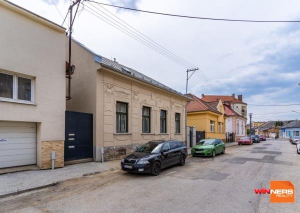 Exkluzívne na predaj veľký 3-izbový byt v Starom meste - ul. Kmeťová - Košice