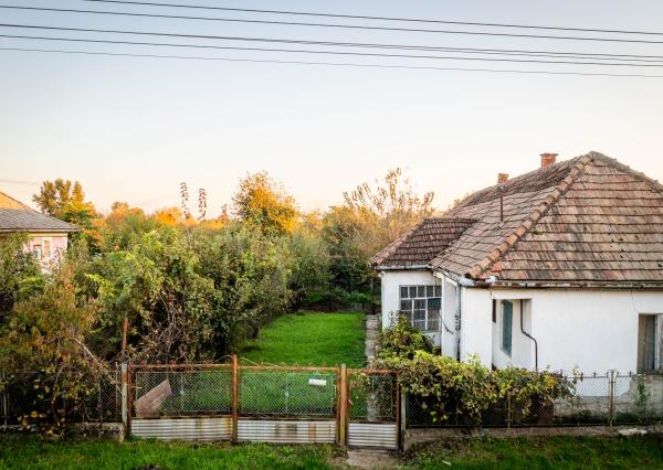 Na predaj rodinný dom v pôvodnom stave s veľkým pozemkom v obci Karcsa v Maďarsku