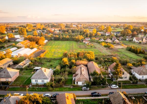 Na predaj rodinný dom v pôvodnom stave s veľkým pozemkom v obci Karcsa v Maďarsku