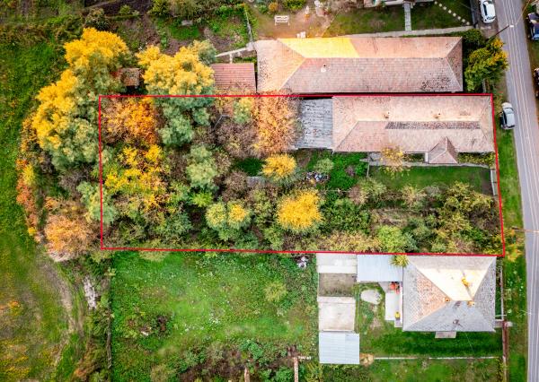 Na predaj rodinný dom v pôvodnom stave s veľkým pozemkom v obci Karcsa v Maďarsku