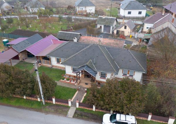 Na predaj priestranný rodinný dom v obci Karcsa - Maďarsko