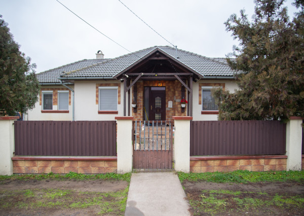 Na predaj priestranný rodinný dom v obci Karcsa - Maďarsko