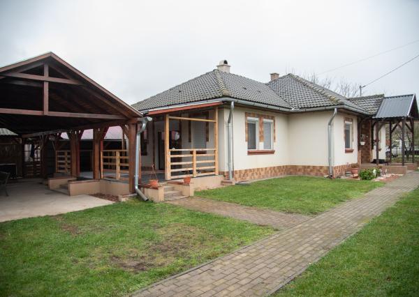 Na predaj priestranný rodinný dom v obci Karcsa - Maďarsko