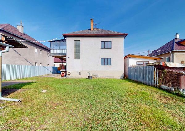 Poschodový rodinný dom neďaleko centra mesta