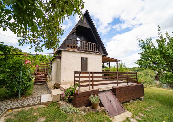 REZERVOVANE - Na predaj murovaná chata v tichom prostredí záhradkárskej oblasti Sečovce