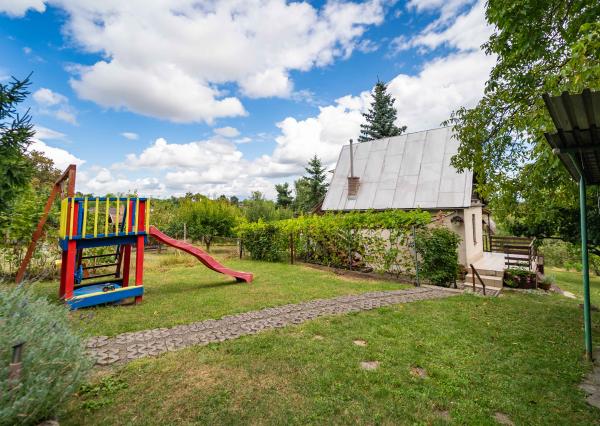 REZERVOVANE - Na predaj murovaná chata v tichom prostredí záhradkárskej oblasti Sečovce