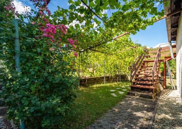 REZERVOVANE - Na predaj murovaná chata v tichom prostredí záhradkárskej oblasti Sečovce