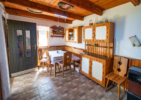 REZERVOVANE - Na predaj murovaná chata v tichom prostredí záhradkárskej oblasti Sečovce