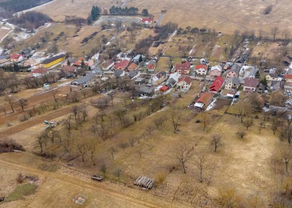 Ponúkame Vám na predaj stavebný pozemok s výhľadom na prírodu pokojnej obce Vyšný Kazimír