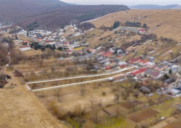 Ponúkame Vám na predaj stavebný pozemok s výhľadom na prírodu pokojnej obce Vyšný Kazimír