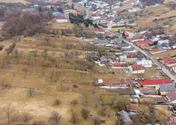 Ponúkame Vám na predaj stavebný pozemok s výhľadom na prírodu pokojnej obce Vyšný Kazimír