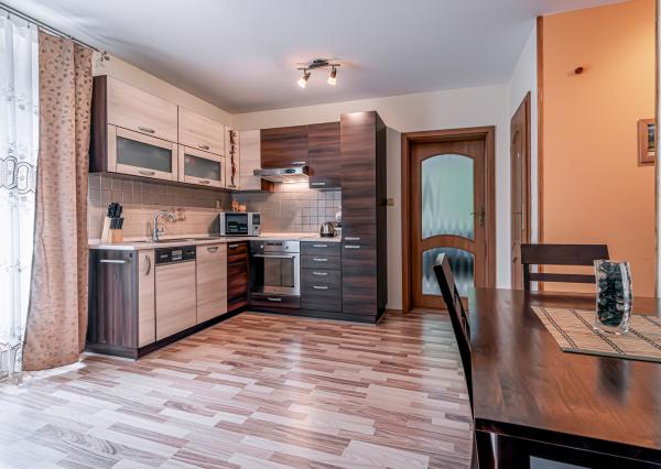 Predaj  pekného 2-izbového bytu s terasou vo Vysokých Tatrách !