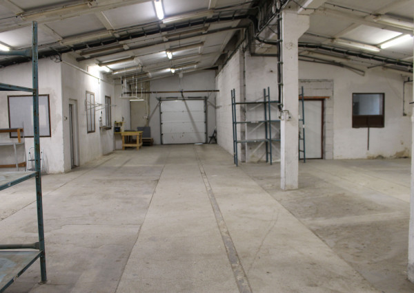 Prenájom výrobno-skladovacieho priestoru 450 m2 a kancelárií s prísl. 210 m2 Banská Bystrica -Nemce