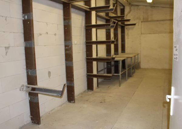 Prenájom  výrobno-skladovacieho priestoru 450 m2 a kancelárií  s prísl. 210 m2 Banská Bystrica -Nemce