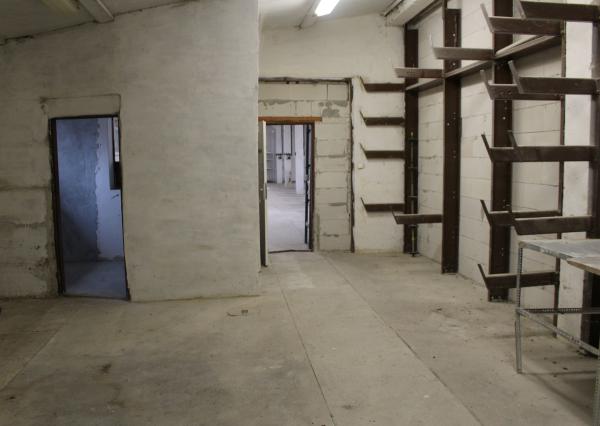 Prenájom  výrobno-skladovacieho priestoru 450 m2 a kancelárií  s prísl. 210 m2 Banská Bystrica -Nemce