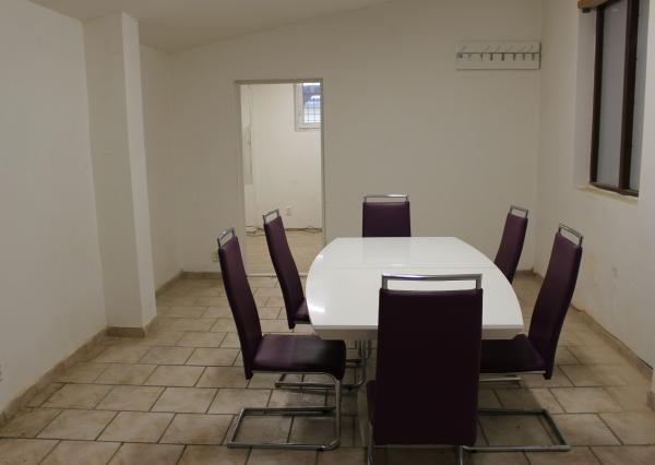 Prenájom  výrobno-skladovacieho priestoru 450 m2 a kancelárií  s prísl. 210 m2 Banská Bystrica -Nemce