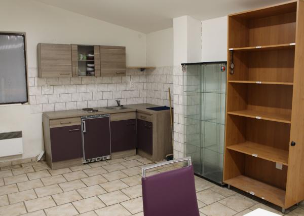 Prenájom  výrobno-skladovacieho priestoru 450 m2 a kancelárií  s prísl. 210 m2 Banská Bystrica -Nemce