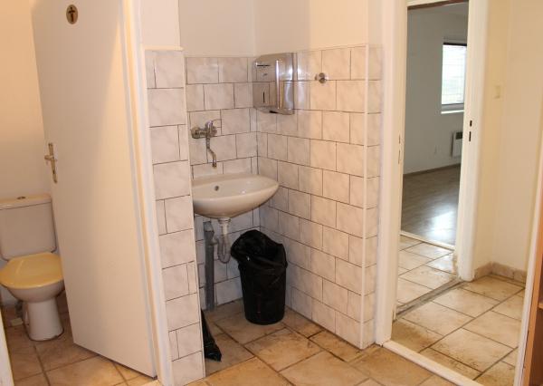 Prenájom  výrobno-skladovacieho priestoru 450 m2 a kancelárií  s prísl. 210 m2 Banská Bystrica -Nemce