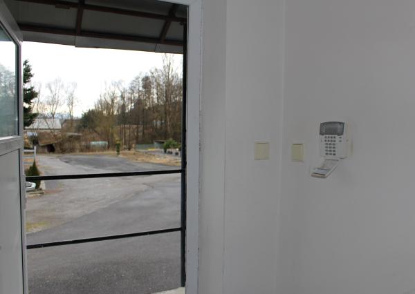 Prenájom  výrobno-skladovacieho priestoru 450 m2 a kancelárií  s prísl. 210 m2 Banská Bystrica -Nemce