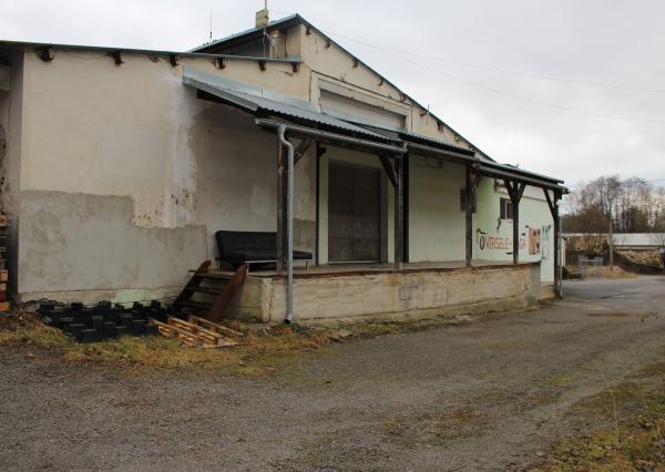 Prenájom  výrobno-skladovacieho priestoru 450 m2 a kancelárií  s prísl. 210 m2 Banská Bystrica -Nemce