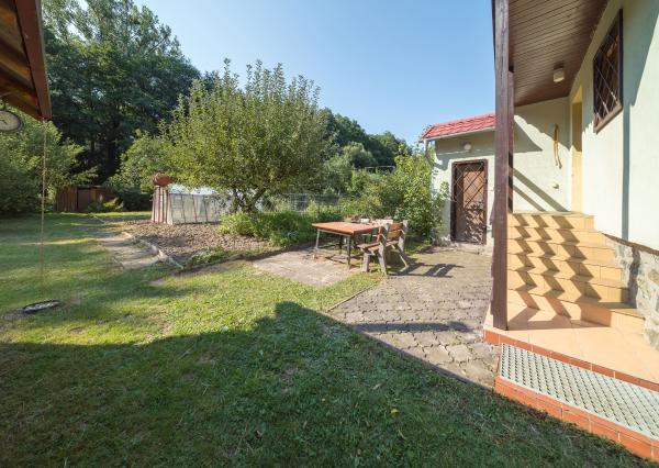 Murovaná chata neďaleko golfového klubu • obec Malá Ida