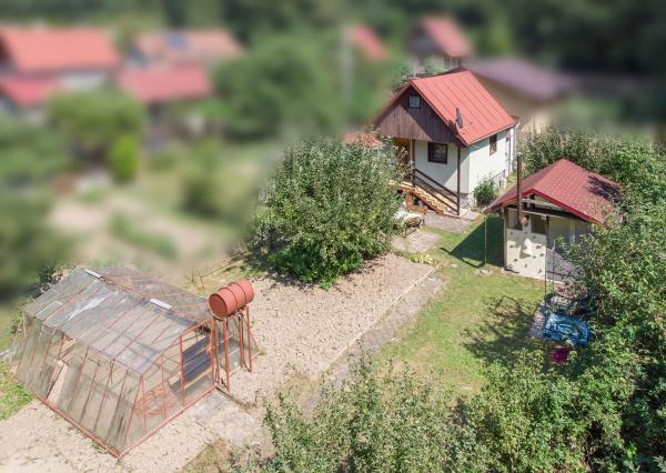 Murovaná chata neďaleko golfového klubu • obec Malá Ida