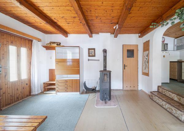 Murovaná chata neďaleko golfového klubu • obec Malá Ida