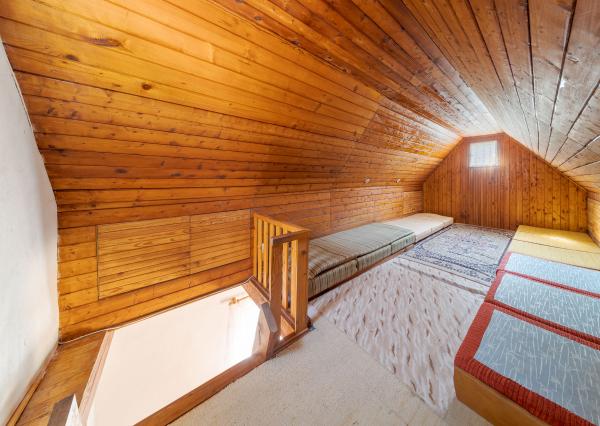 Murovaná chata neďaleko golfového klubu • obec Malá Ida