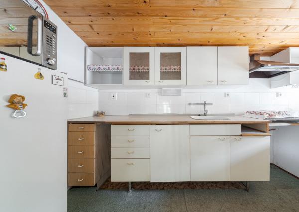 Murovaná chata neďaleko golfového klubu • obec Malá Ida