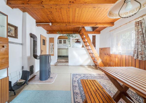 Murovaná chata neďaleko golfového klubu • obec Malá Ida