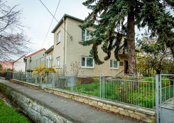Exkluzívne na predaj rodinný dom v obci Úpor!