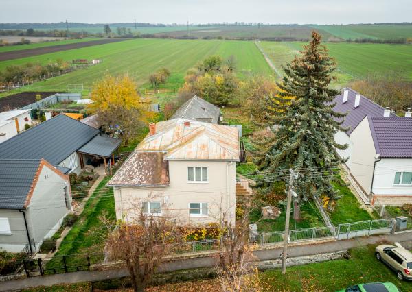 Exkluzívne na predaj rodinný dom v obci Úpor!