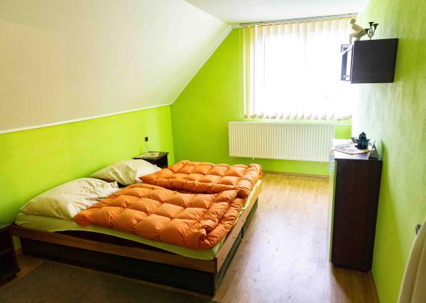 Exkluzívne na predaj   rodinný dom  s ideálnym pozemkom v obci  Čabalovce