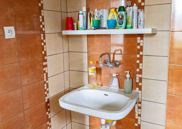 Exkluzívne na predaj   rodinný dom  s ideálnym pozemkom v obci  Čabalovce