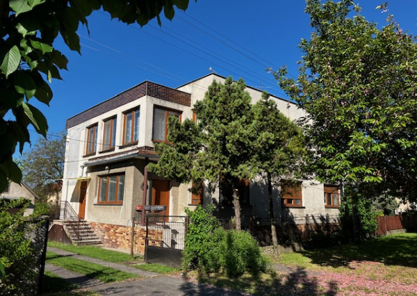 Dvojgeneračný 8-izbový RD s veľkým pozemkom 3359m2, Dunajská Lužná