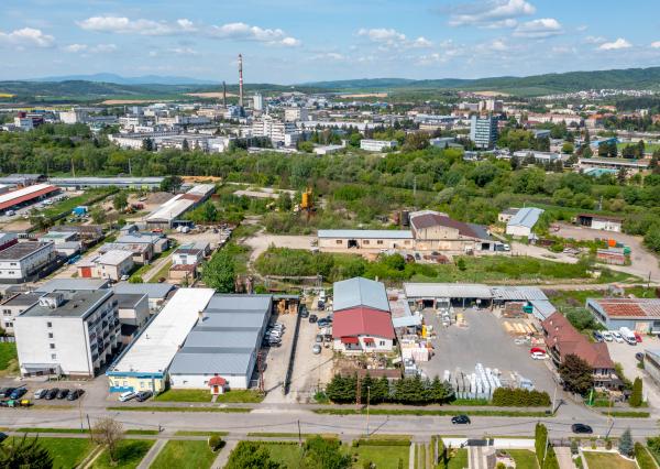 Exkluzívne na predaj  polyfunkčný objekt v Humennom