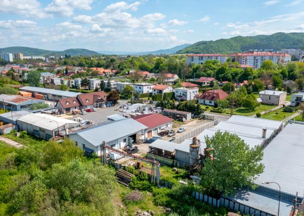 Exkluzívne na predaj  polyfunkčný objekt v Humennom